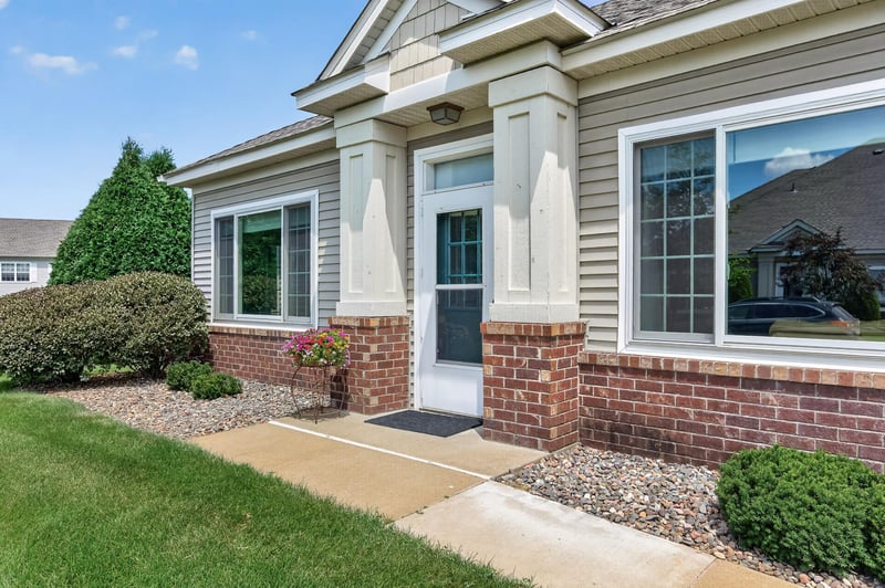 5815 Prairie Ridge Dr, Shoreview, MN 55126