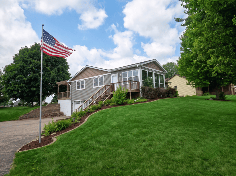 20483 Hamburg Ave, Lakeville, MN 55044