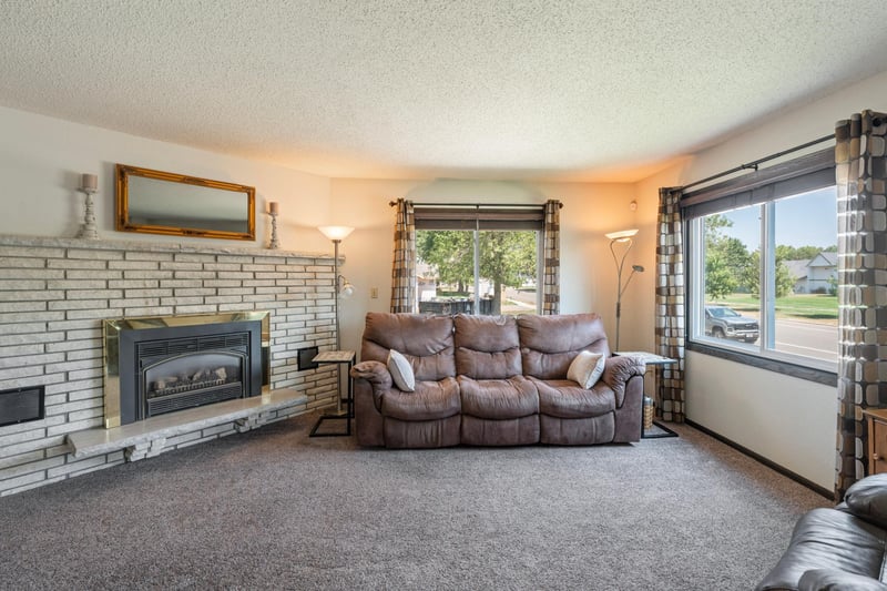 814 4th St SE, Little Falls, MN 56345