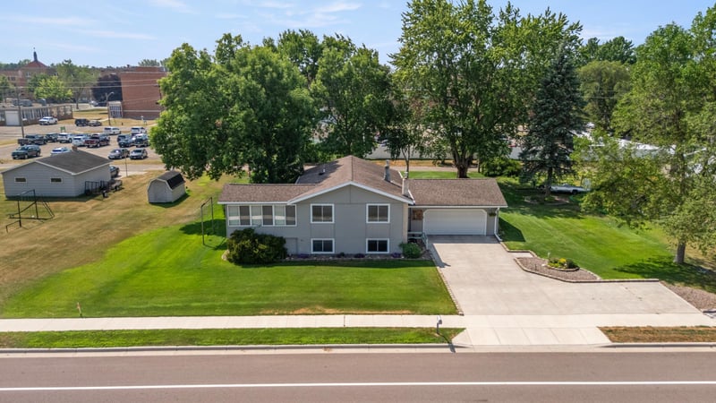 814 4th St SE, Little Falls, MN 56345