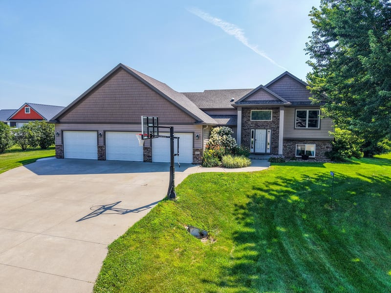 60722 254th Ave, Mantorville, MN 55955