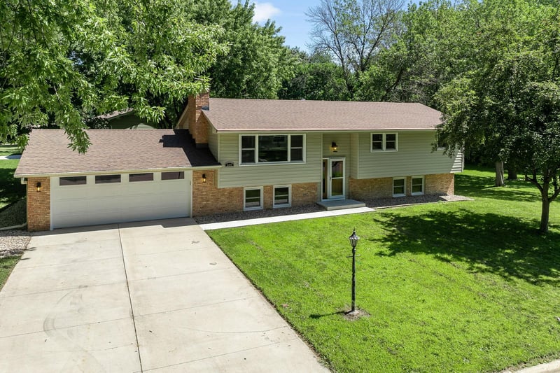 300 Viking Dr, Mankato, MN 56001