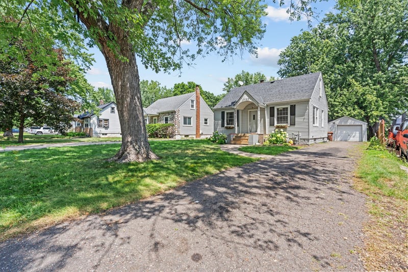 1752 Flandrau St, Maplewood, MN 55109