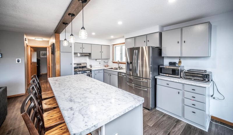 1083 Whitney Dr, Apple Valley, MN 55124