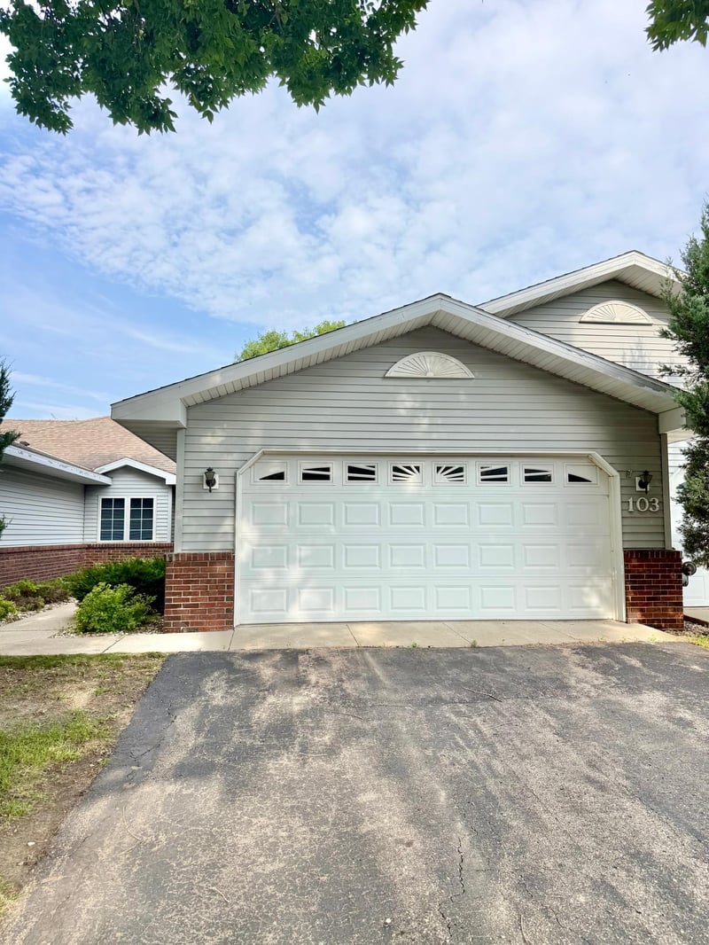 103 Raven Ct, Mankato, MN 56001