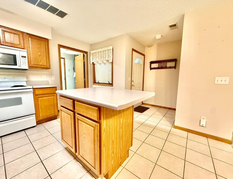 103 Raven Ct, Mankato, MN 56001