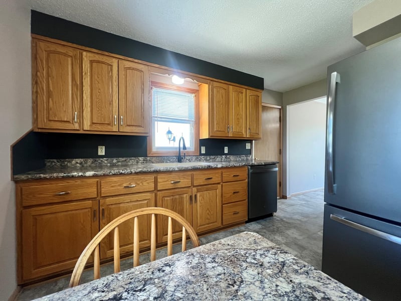 610 E 2nd St, Graceville, MN 56240