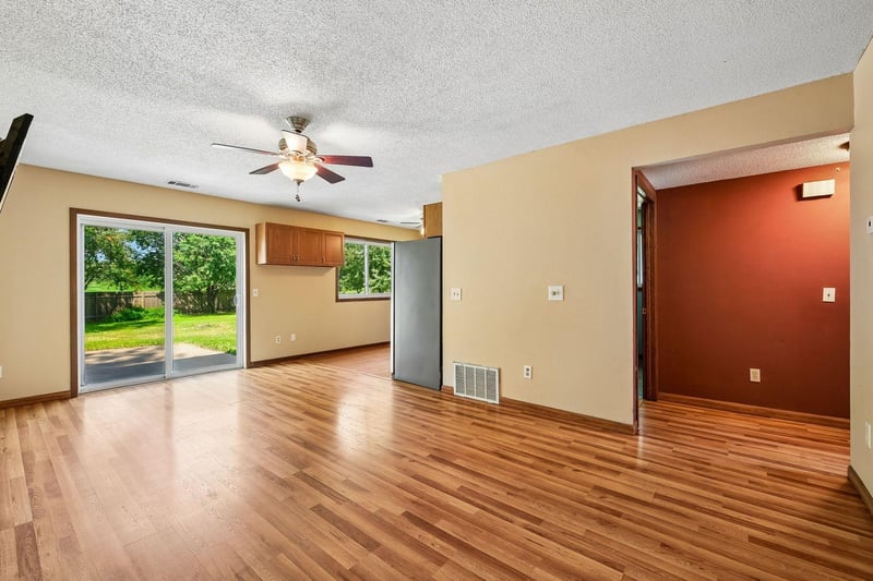 2586 Ann Dr, Shakopee, MN 55379