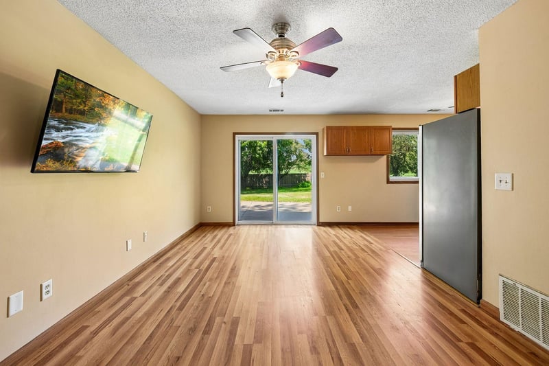 2586 Ann Dr, Shakopee, MN 55379