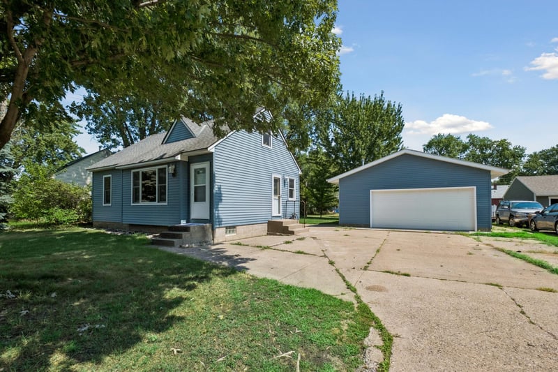 14 Pine Dr, Circle Pines, MN 55014