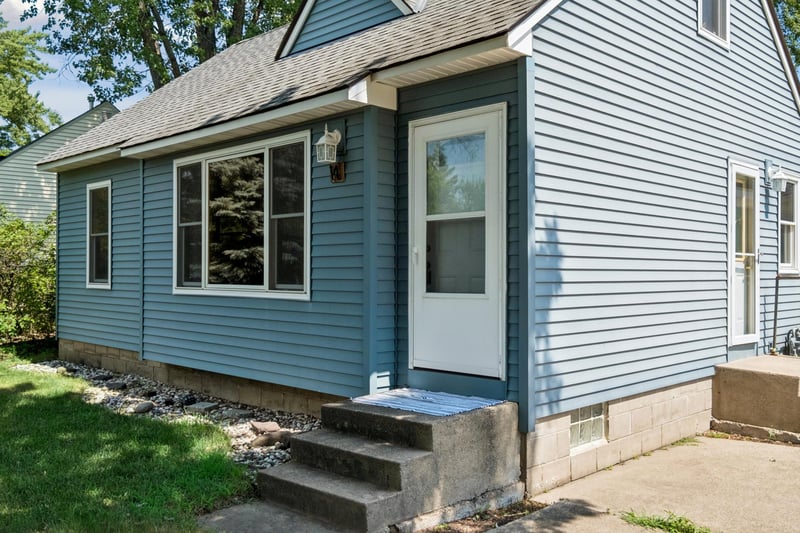 14 Pine Dr, Circle Pines, MN 55014