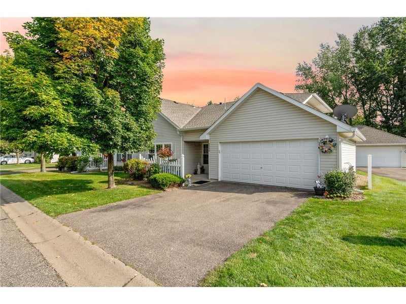 6866 Blackhawk Trl #12, Inver Grove Heights, MN 55077