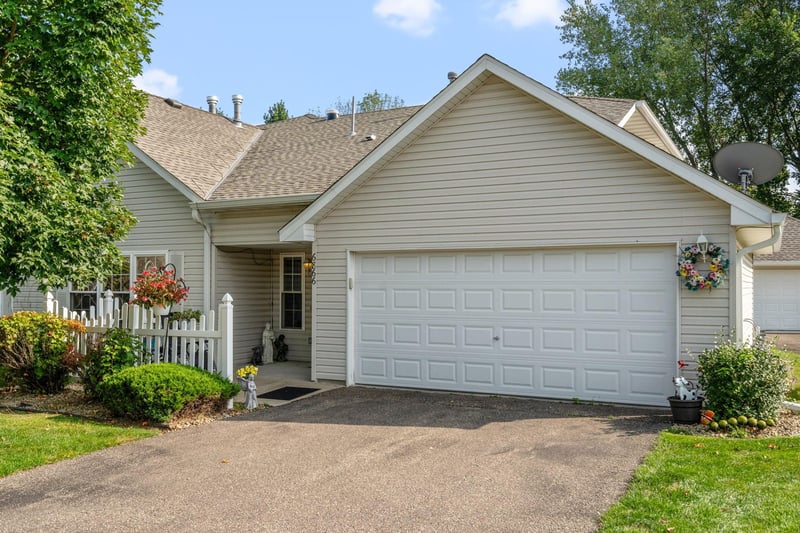 6866 Blackhawk Trl #12, Inver Grove Heights, MN 55077