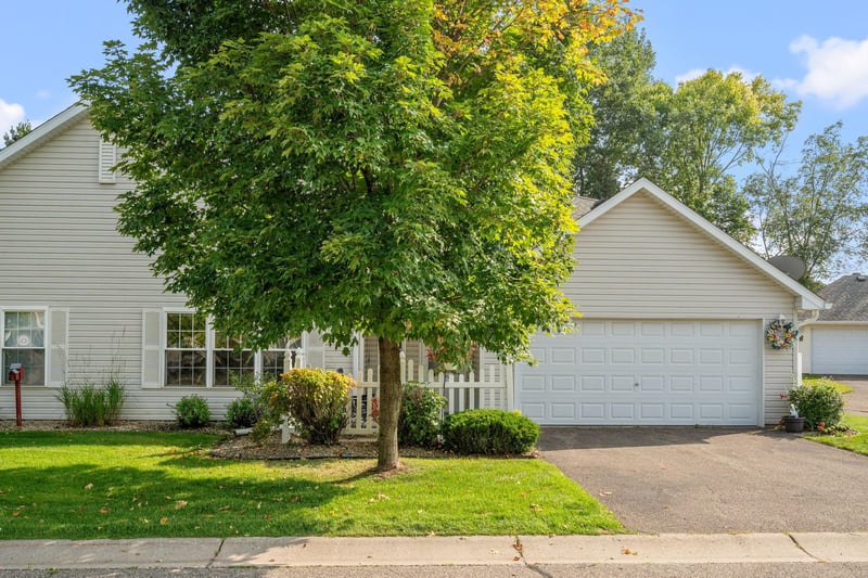 6866 Blackhawk Trl #12, Inver Grove Heights, MN 55077