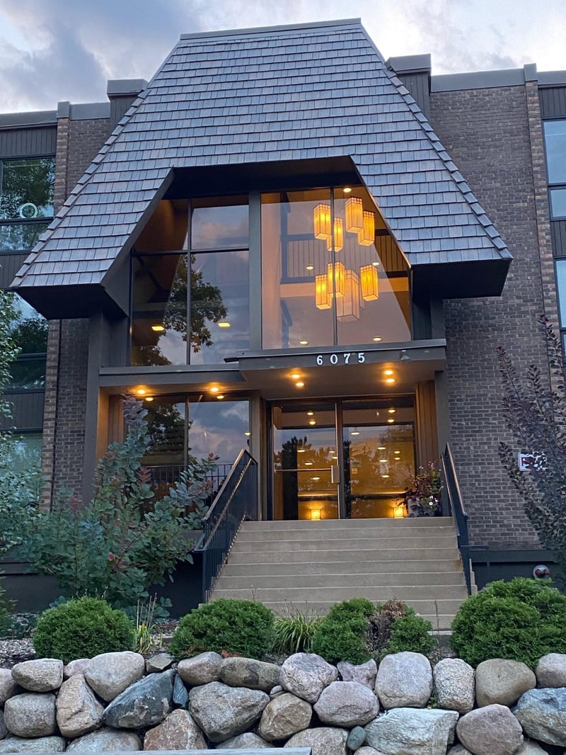 6075 Lincoln Dr #201, Edina, MN 55436