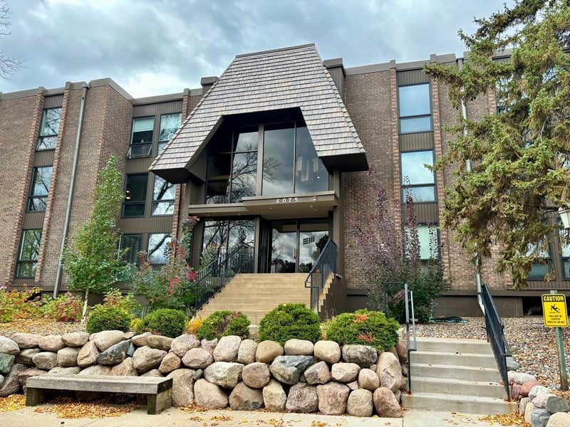 6075 Lincoln Dr #201, Edina, MN 55436