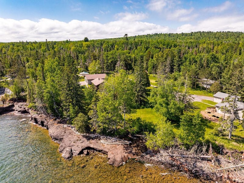 1690 Highway 61, Two Harbors, MN 55616