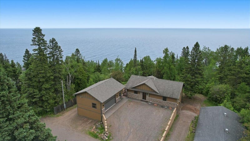 828 Slater Dr, Beaver Bay, MN 55614