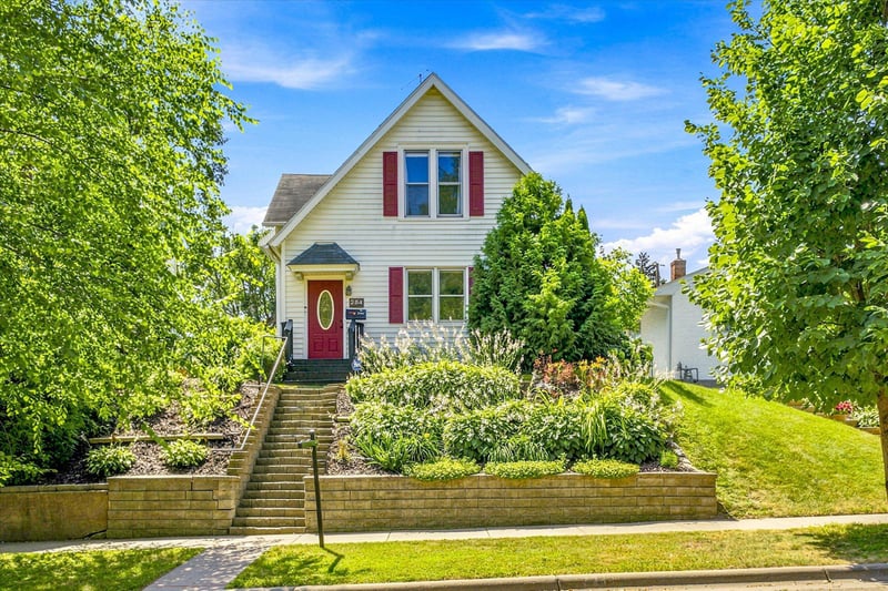 284 Winona St E, Saint Paul, MN 55107