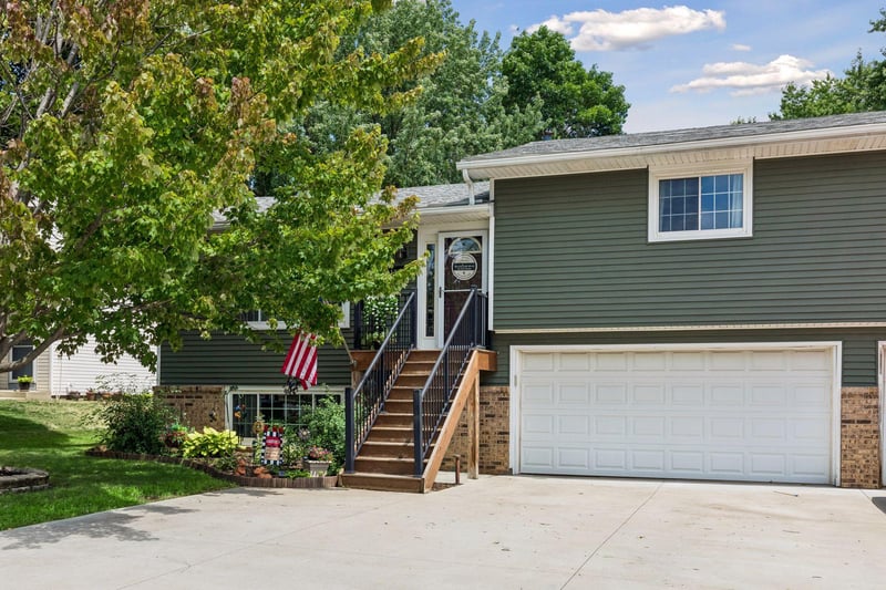 17540 Ionia Pa, Lakeville, MN 55044