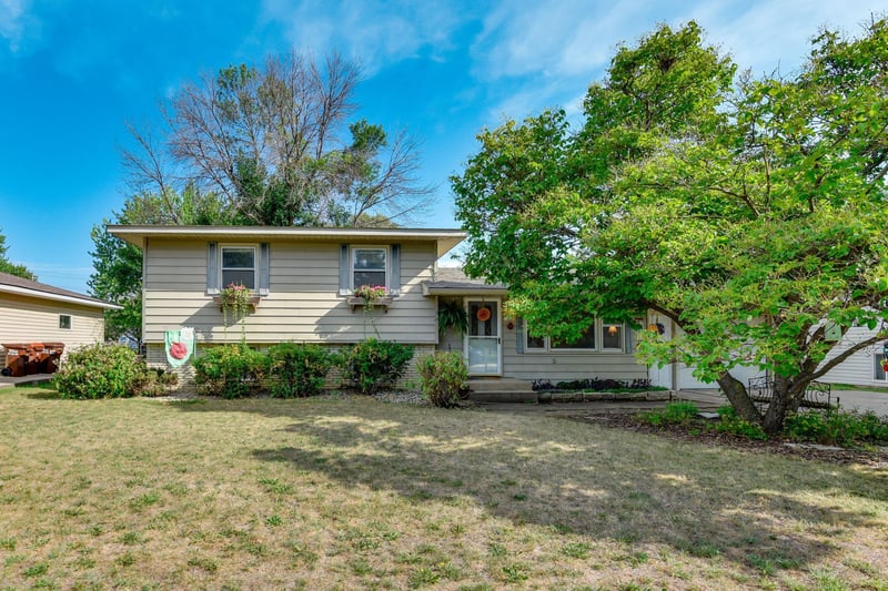 1024 15th St W, Hastings, MN 55033