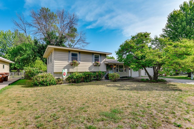 1024 15th St W, Hastings, MN 55033