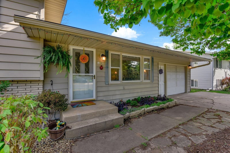 1024 15th St W, Hastings, MN 55033