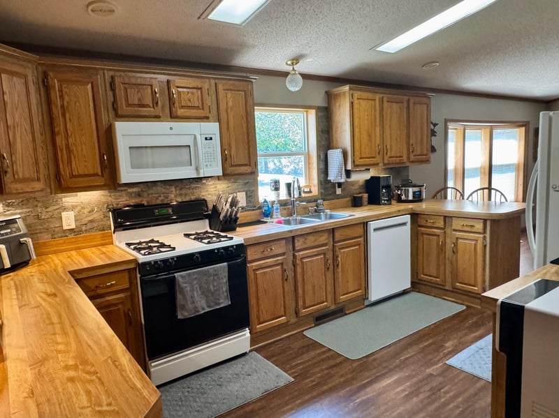1206 Viking Dr, Olivia, MN 56277