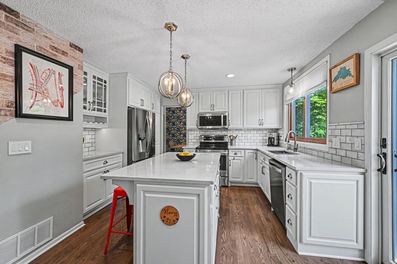 1195 Silverwood Rd, Woodbury, MN 55125