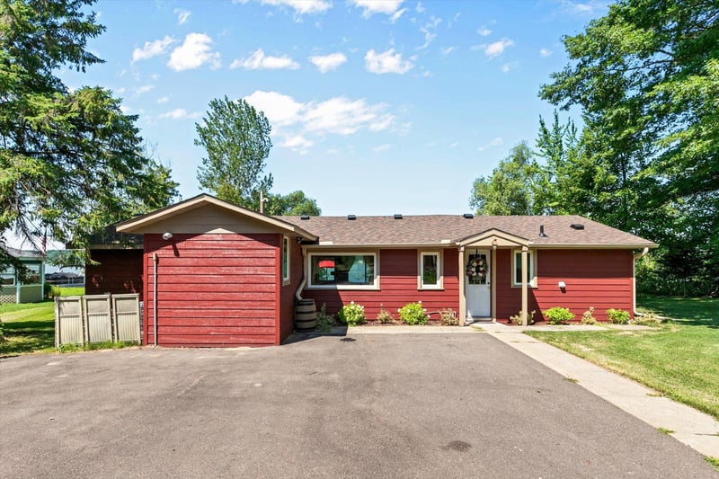 27896 Lakewood Dr NW, Isanti, MN 55040