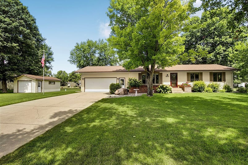 815 5th St N, Cold Spring, MN 56320