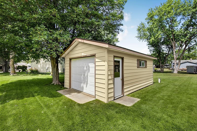 815 5th St N, Cold Spring, MN 56320
