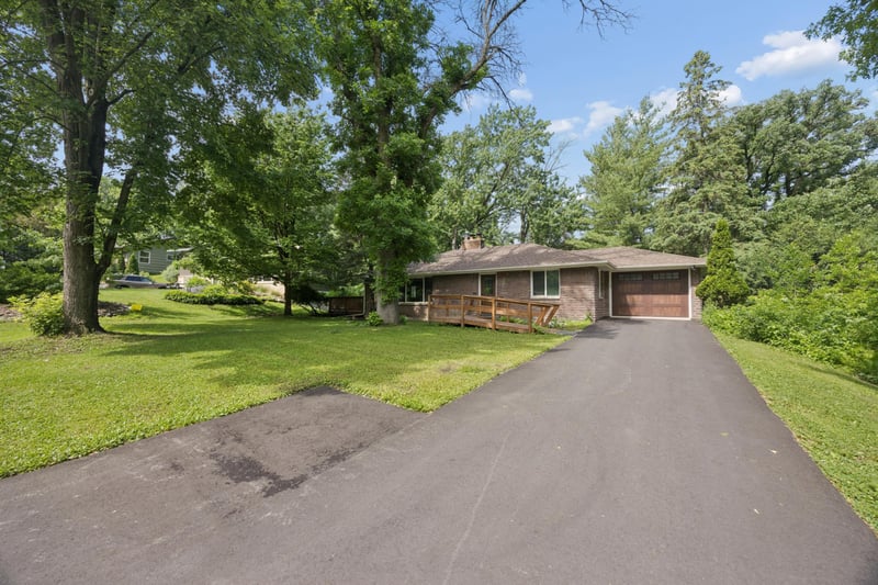 1425 Orkla Dr, Golden Valley, MN 55427