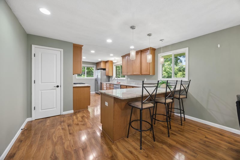 1425 Orkla Dr, Golden Valley, MN 55427