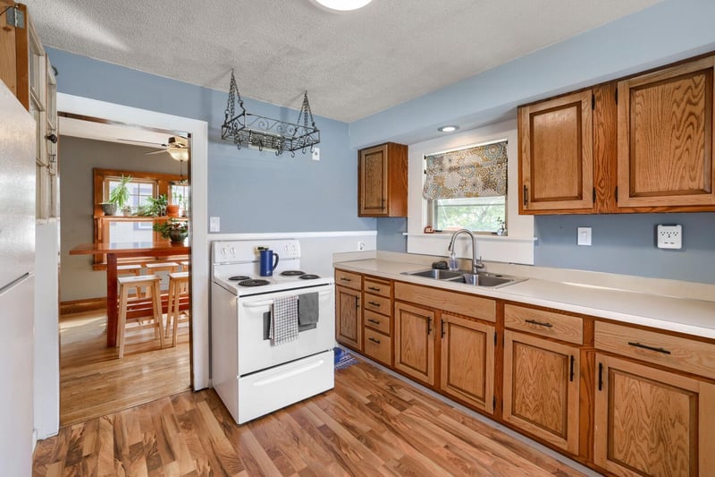 1735 Malvern St, Roseville, MN 55113