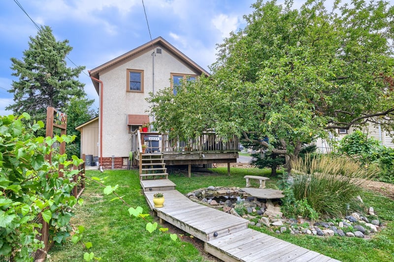 1735 Malvern St, Roseville, MN 55113