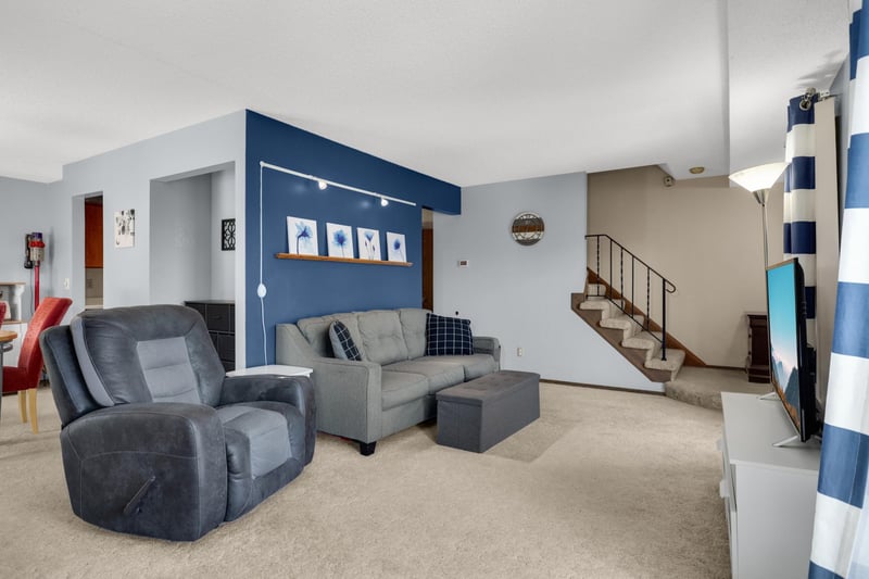 2201 Stroden Cir, Golden Valley, MN 55427