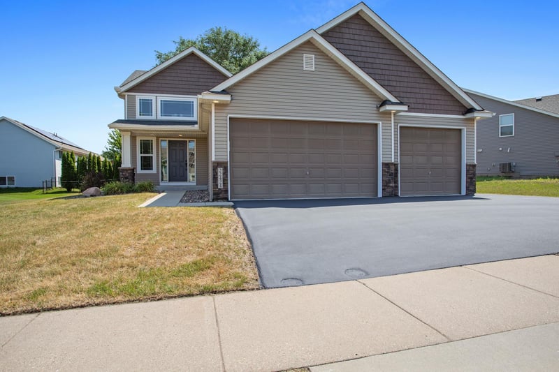 22424 Canova Ct, Farmington, MN 55024