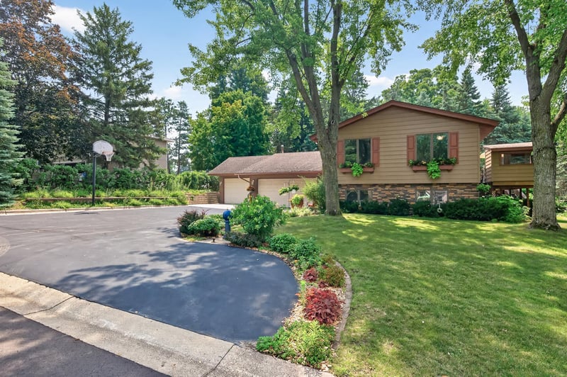 1838 Kathryn Cir, Eagan, MN 55122