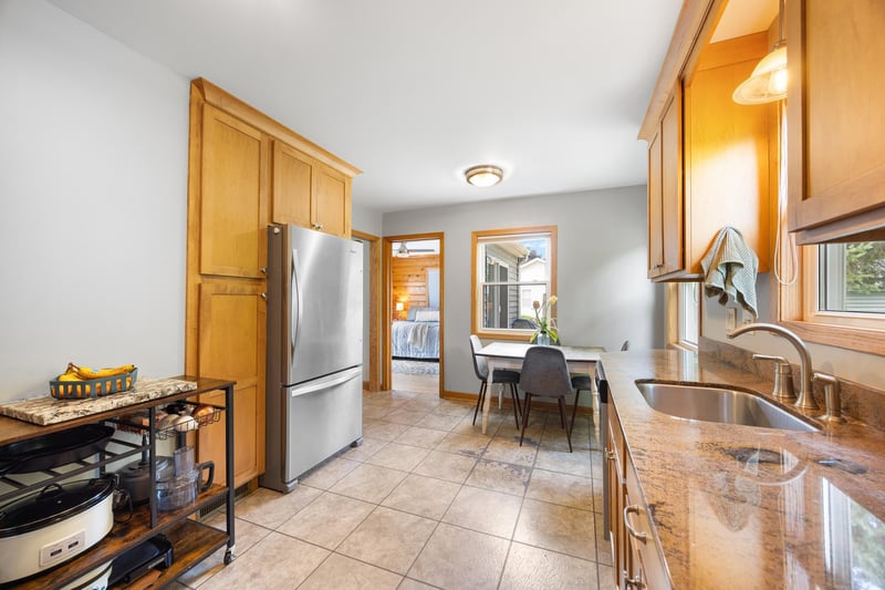 891 Edgewater Ave, Shoreview, MN 55126