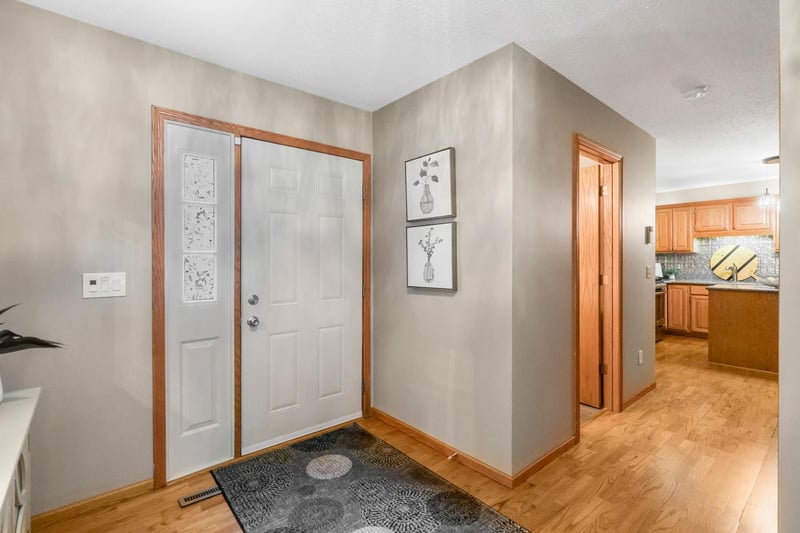 13108 Gemstone Ct, Apple Valley, MN 55124