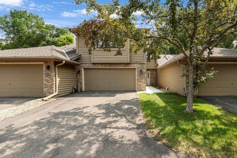 13108 Gemstone Ct, Apple Valley, MN 55124