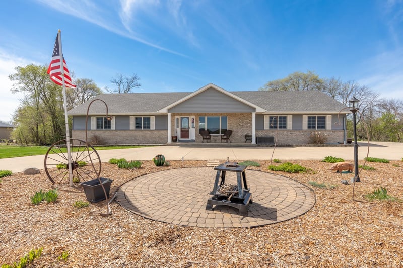 7195 County Road 10 E, Chaska, MN 55318