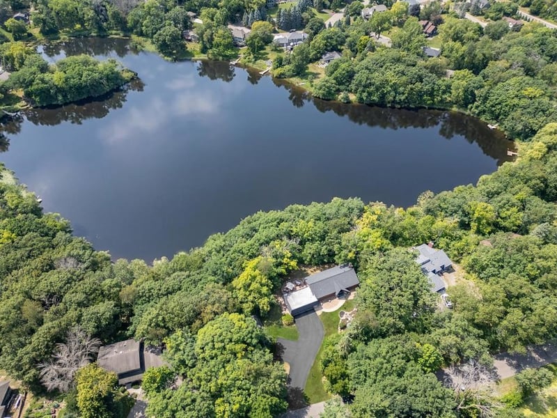 335 Pineview Ln N, Plymouth, MN 55441