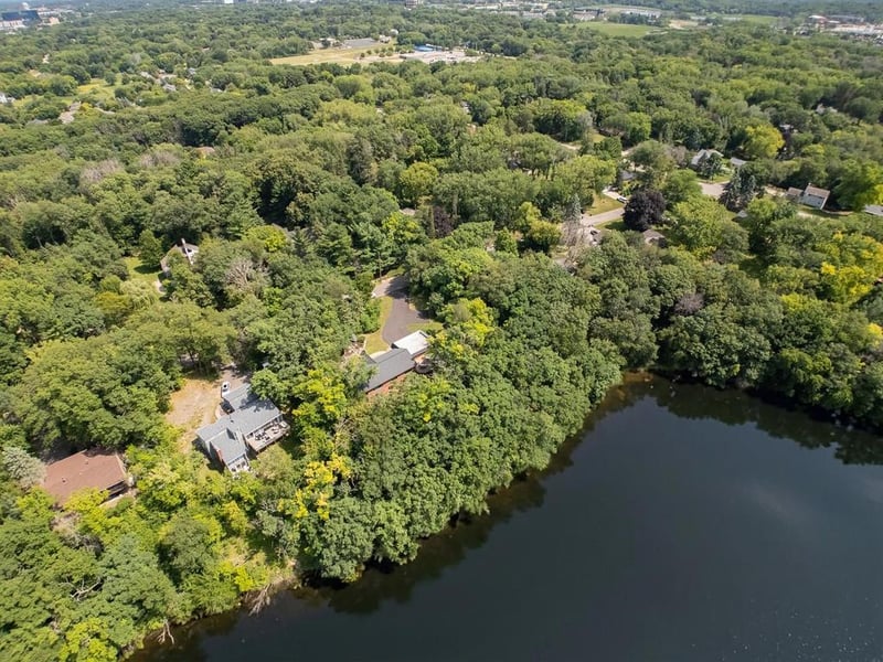 335 Pineview Ln N, Plymouth, MN 55441