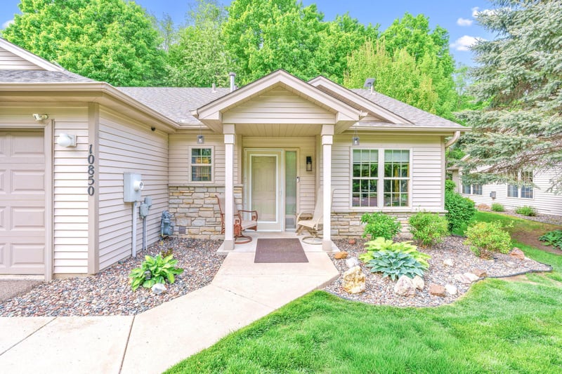 10850 Woodland Dr, Chisago City, MN 55013