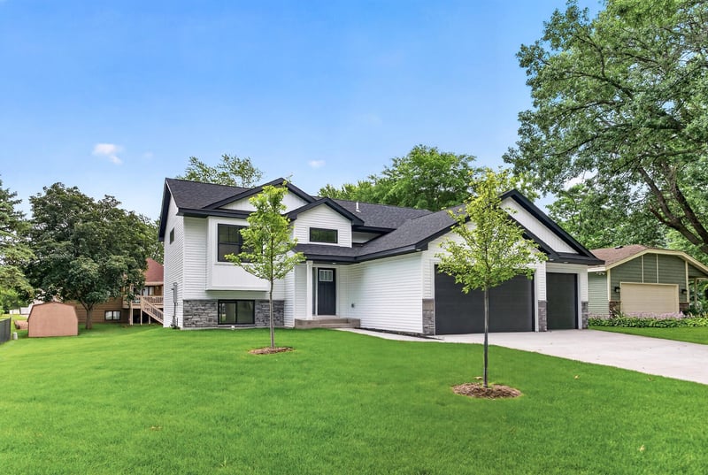 10717 Lincoln St NE, Blaine, MN 55434