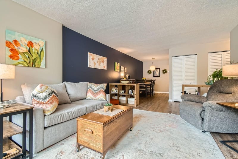 2727 W 43rd St #102, Minneapolis, MN 55410