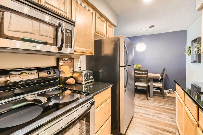 2727 W 43rd St #102, Minneapolis, MN 55410