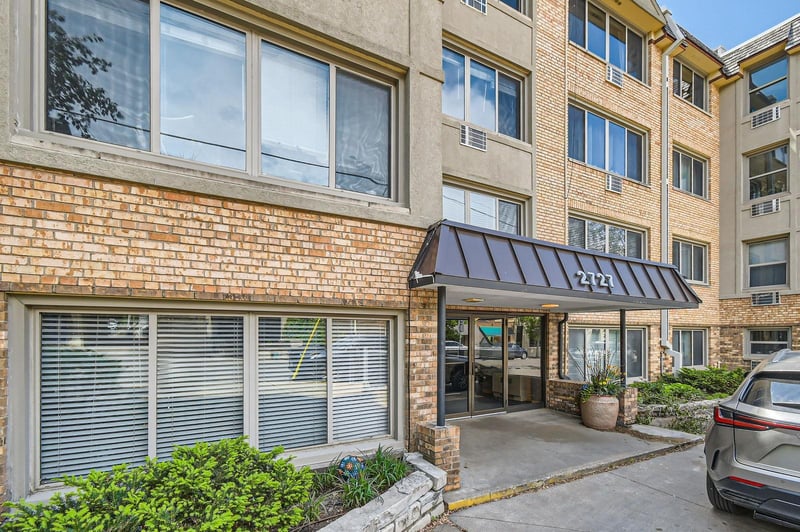 2727 W 43rd St #102, Minneapolis, MN 55410